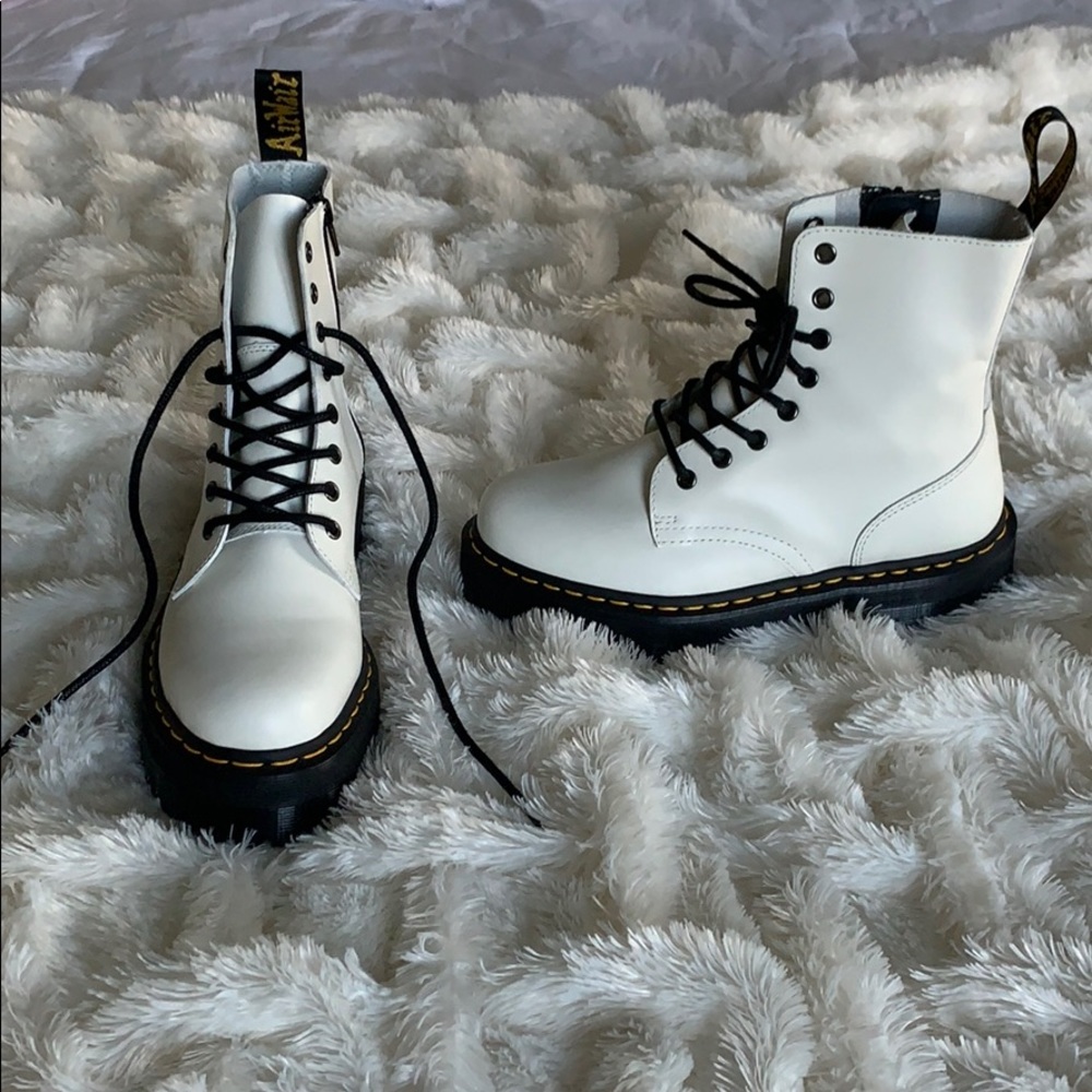 (NEVER WORN) Dr. Martens Jadon Lace-Up Boot